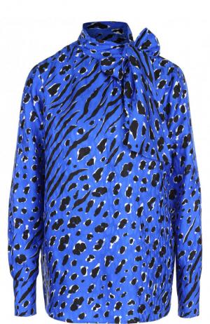 Шелковая блуза с принтом и воротником аскот Valentino. Цвет: синий