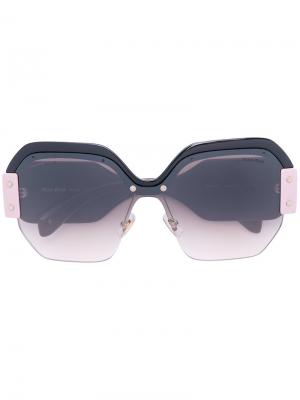 Солнцезащитные очки в квадратной оправе Miu Eyewear. Цвет: коричневый