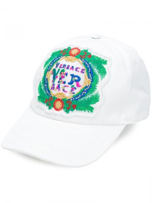 Бейсбольная кепка с вышивкой Versace. Цвет: белый