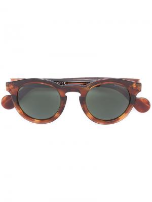 Солнцезащитные очки с эффектом черепашьего панциря Moncler Eyewear. Цвет: коричневый