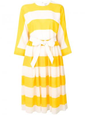 Платье в полоску с поясом Maison Rabih Kayrouz. Цвет: жёлтый и оранжевый