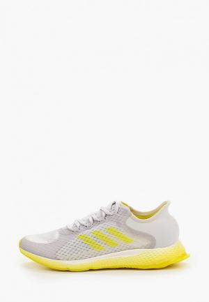 Кроссовки adidas. Цвет: серый