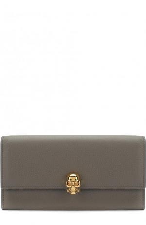 Кожаный кошелек с застежкой в виде черепа Alexander McQueen. Цвет: серый