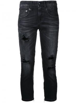 Укороченные джинсы с рваными деталями R13. Цвет: чёрный