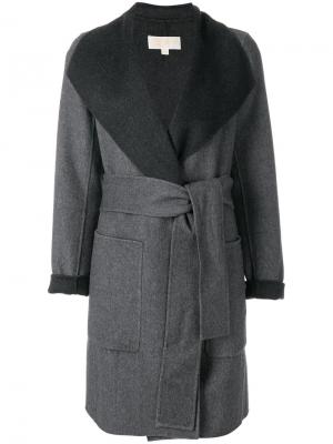 Пальто с поясом Michael Kors. Цвет: серый