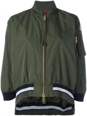 Укороченная куртка с отделкой в полоску Moncler. Цвет: зелёный