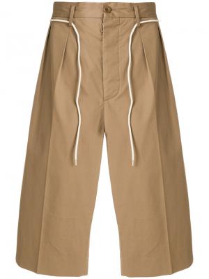 Классические шорты с эластичным поясом Maison Margiela. Цвет: коричневый
