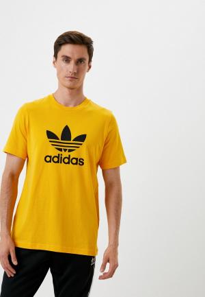 Футболка adidas Originals. Цвет: желтый