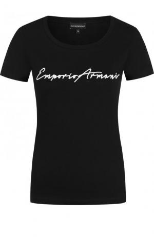 Однотонная хлопковая футболка с логотипом бренда Emporio Armani. Цвет: черный