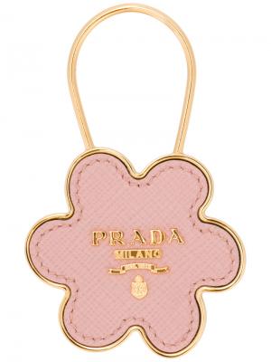 Брелок в виде цветка с логотипом Prada. Цвет: розовый и фиолетовый
