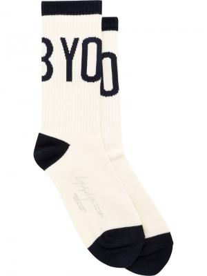 Носки с логотипом Yohji Yamamoto. Цвет: белый