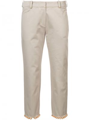 Укороченные брюки с бисерной отделкой Rosie Assoulin. Цвет: телесный