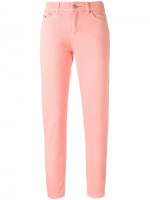 Укороченные джинсы с завышенной талией Tommy Jeans. Цвет: розовый и фиолетовый