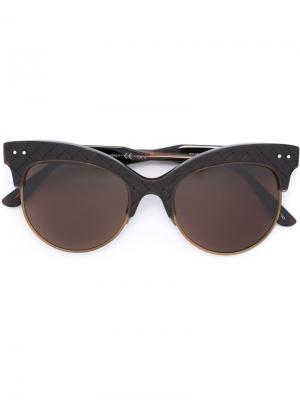 Солнцезащитные очки с плетеной отделкой Bottega Veneta Eyewear. Цвет: коричневый