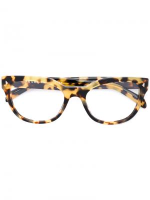 Очки с леопардовым узором Prada Eyewear. Цвет: коричневый
