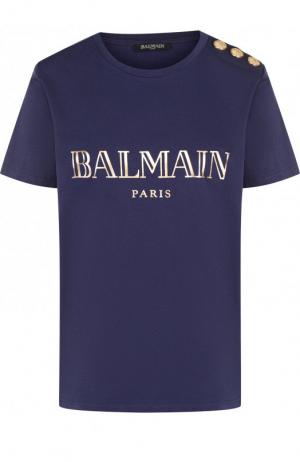Хлопковая футболка с логотипом бренда и контрастными пуговицами Balmain. Цвет: темно-синий