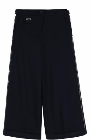 Трикотажные расклешенные брюки со стразами No. 21. Цвет: темно-синий