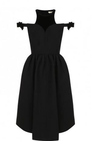 Однотонное платье из смеси шерсти и шелка с открытыми плечами Fendi. Цвет: черный