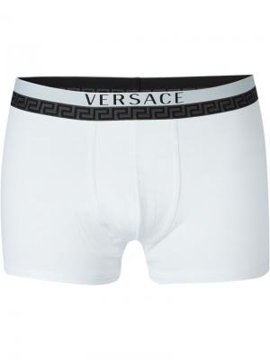 Трусы боксеры с эластичным поясом Versace. Цвет: белый
