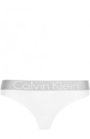 Стринги с широким поясом и логотипом бренда Calvin Klein Underwear. Цвет: белый