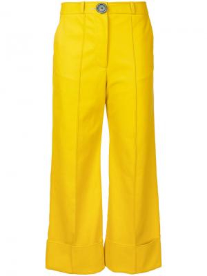 Расклешенные укороченные брюки A.W.A.K.E.. Цвет: жёлтый и оранжевый