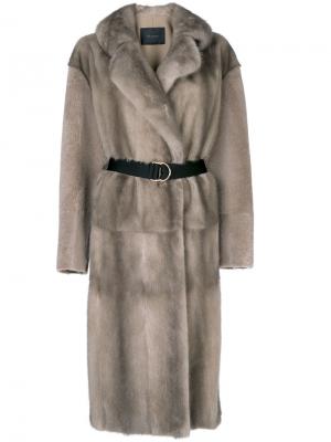 Пальто из меха с поясом Blancha. Цвет: серый