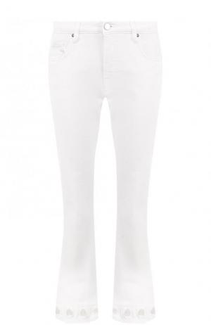 Укороченные расклешенные джинсы с перфорацией Victoria, Victoria Beckham. Цвет: белый
