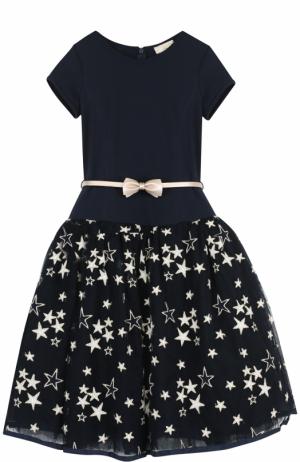 Приталенное платье с вышивкой в виде звезд и поясом Monnalisa. Цвет: синий