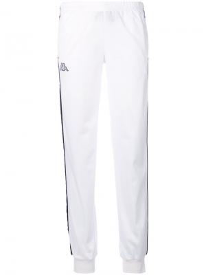Спортивные брюки с полосками по бокам Kappa. Цвет: белый