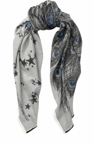 Шерстяной шарф с принтом и логотипом бренда Alexander McQueen. Цвет: серый