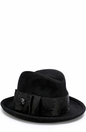 Фетровая шляпа с атласной лентой и брошью Philip Treacy. Цвет: черный