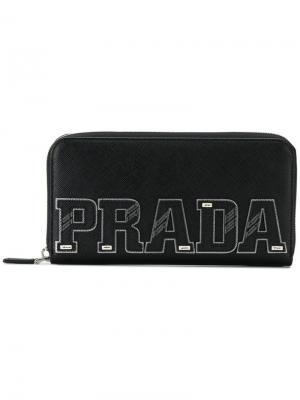 Континентальный кошелек с бляшкой логотипом Prada. Цвет: чёрный